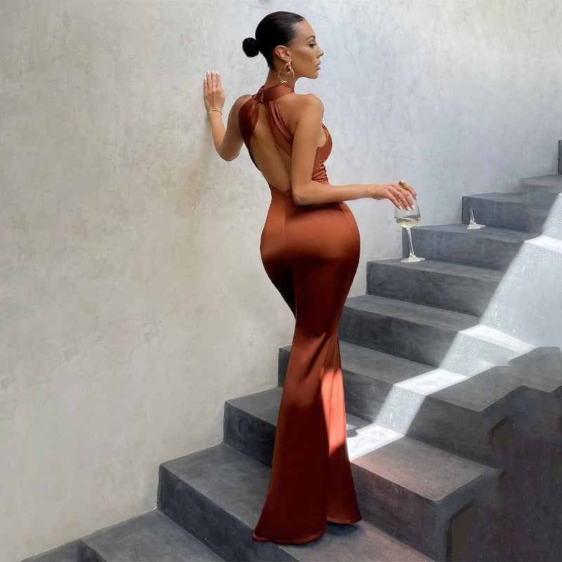 Chic Fishtail Evening Dress with Low Back