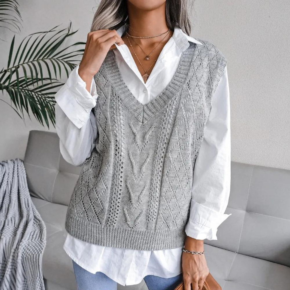 Anna | Women's vest with cable pattern made of soft yarn