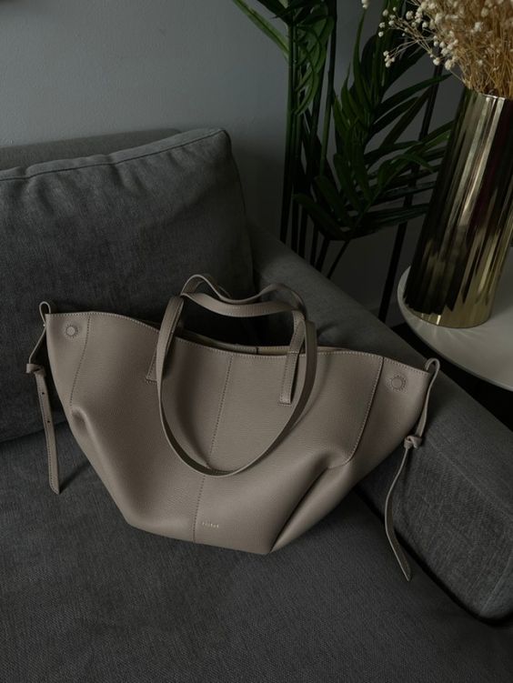 Camille - Vintage Elegant and Practical Women's Tote Bag
