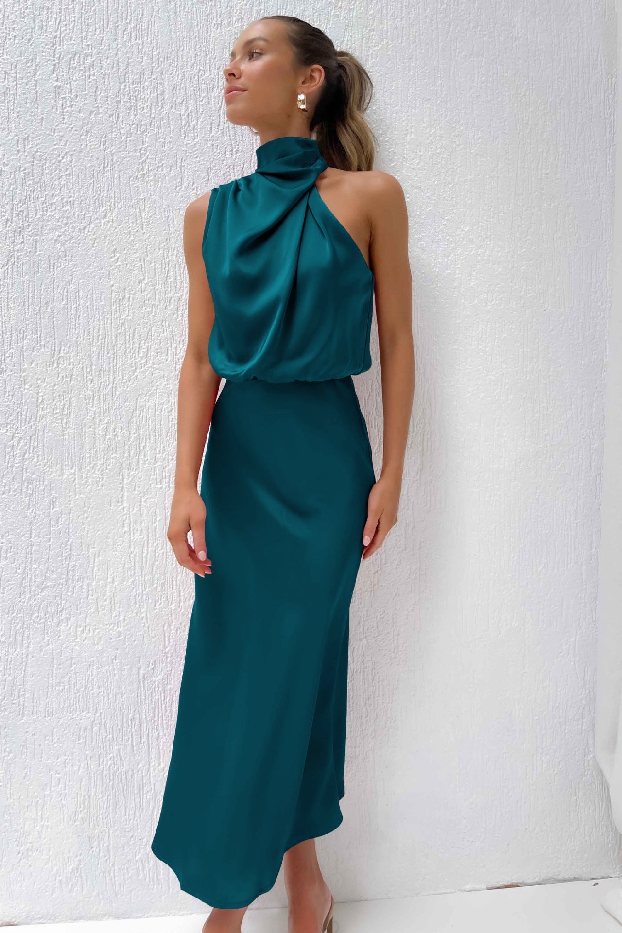 Carmen | Elegant evening dress with halter neckline for women