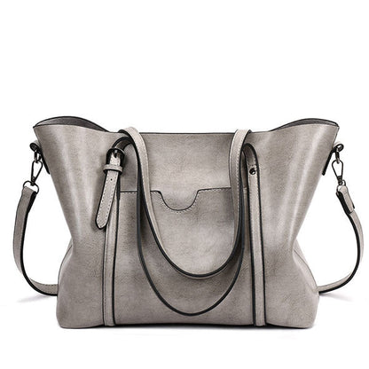 Vera: A stylish handbag of leather, handcrafted