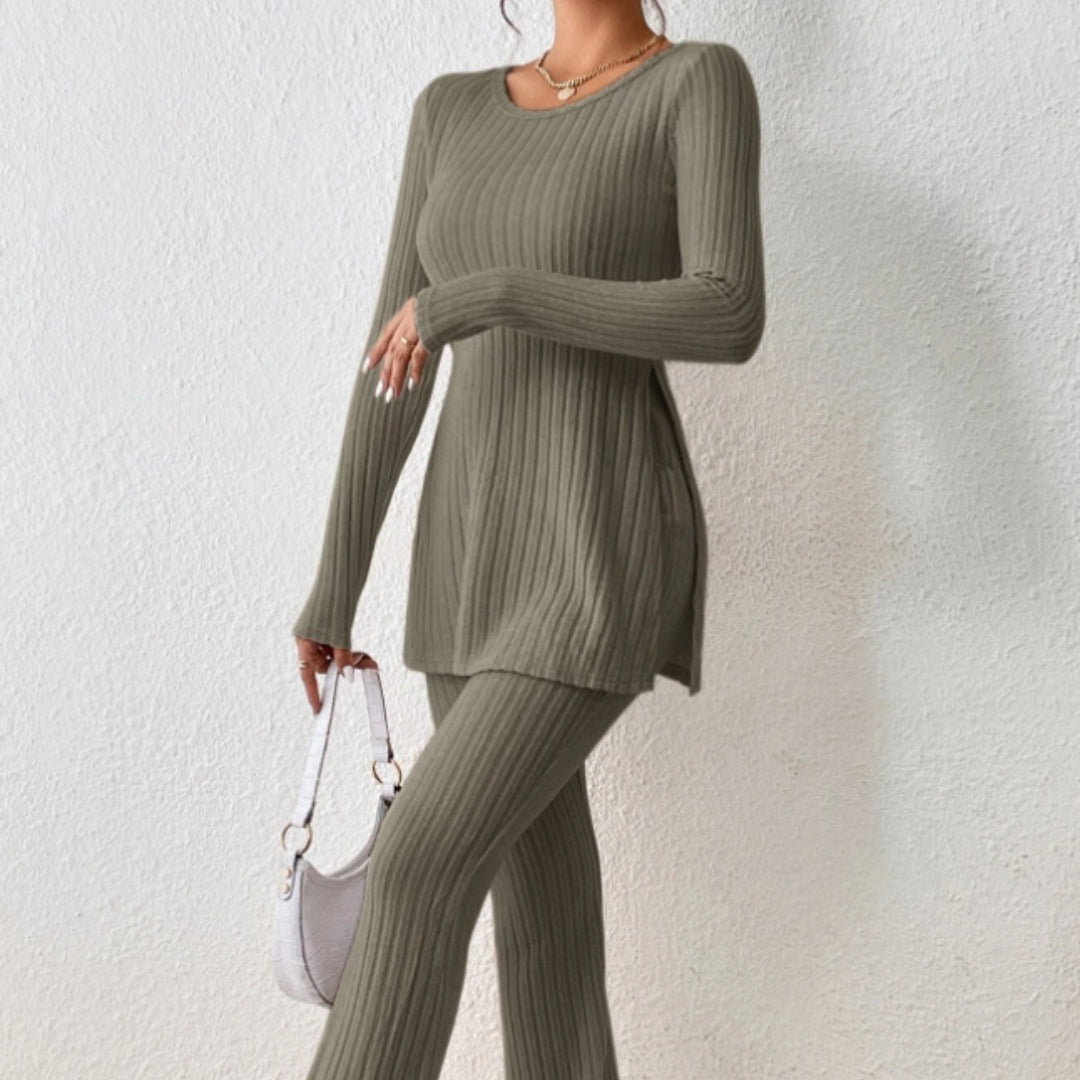 Women's knitting set for elegance and comfort