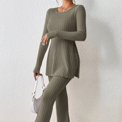 Women's knitting set for elegance and comfort
