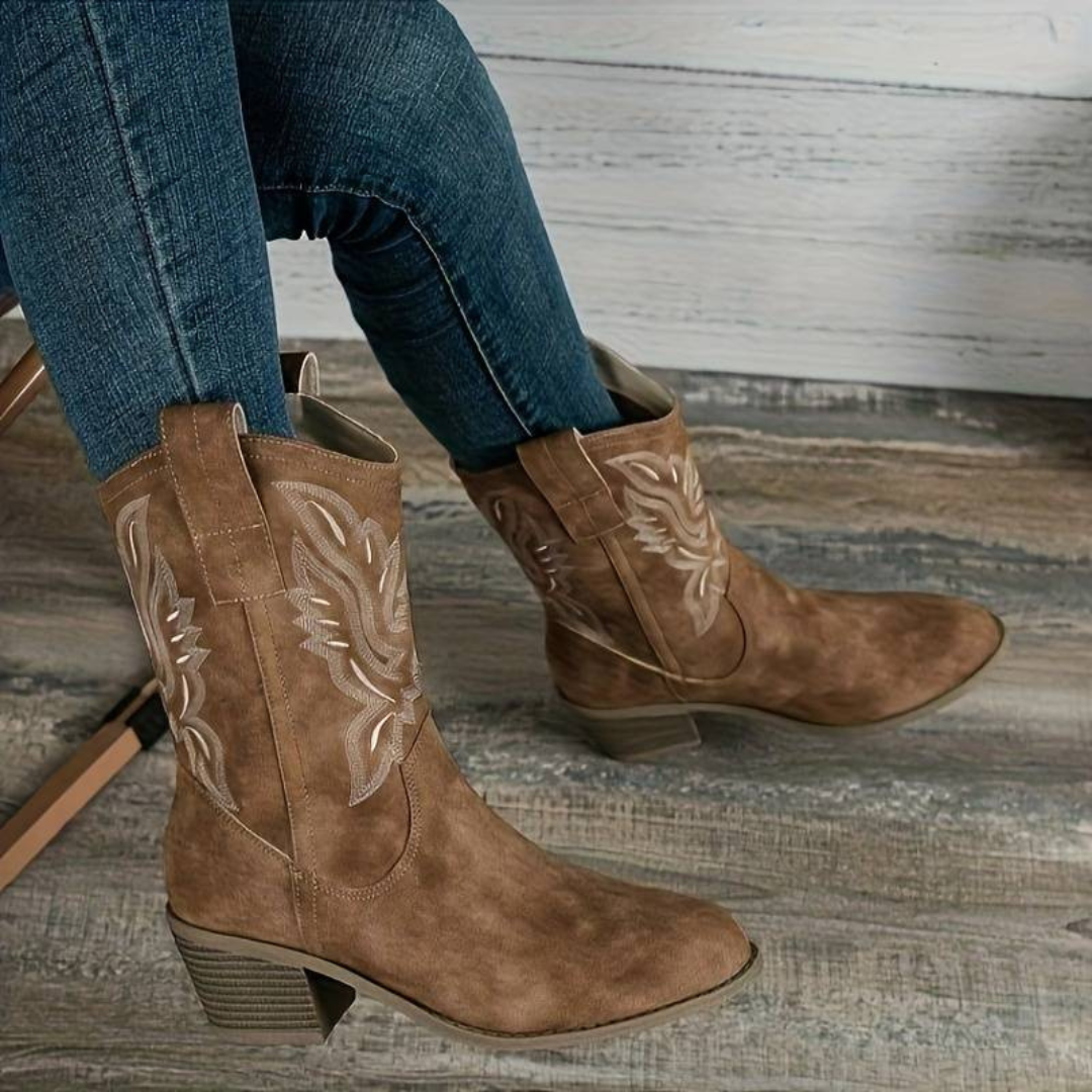Vintage-style women's cowboy boots with embroidery