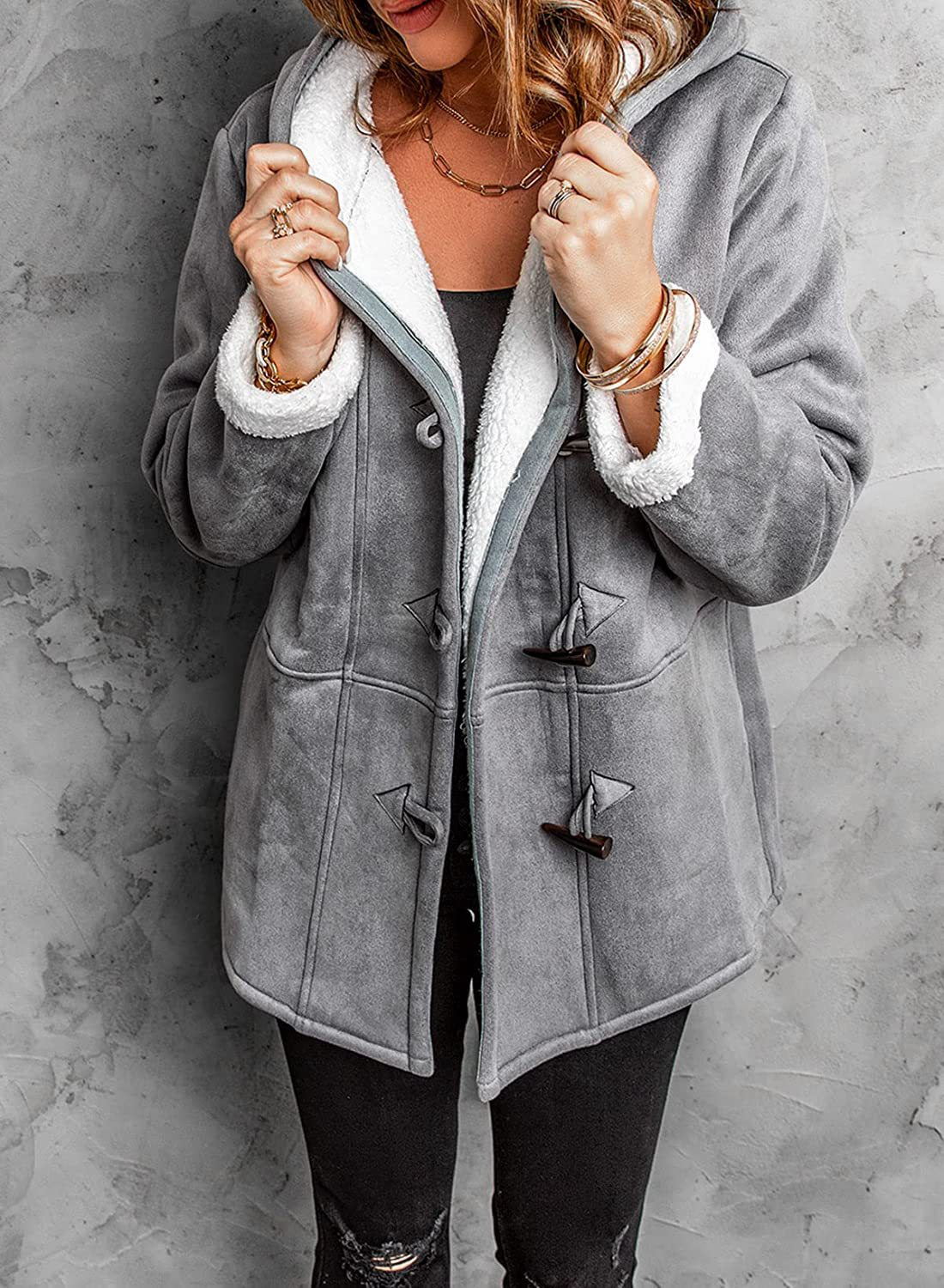 Women's winter coat with hood and warm lining