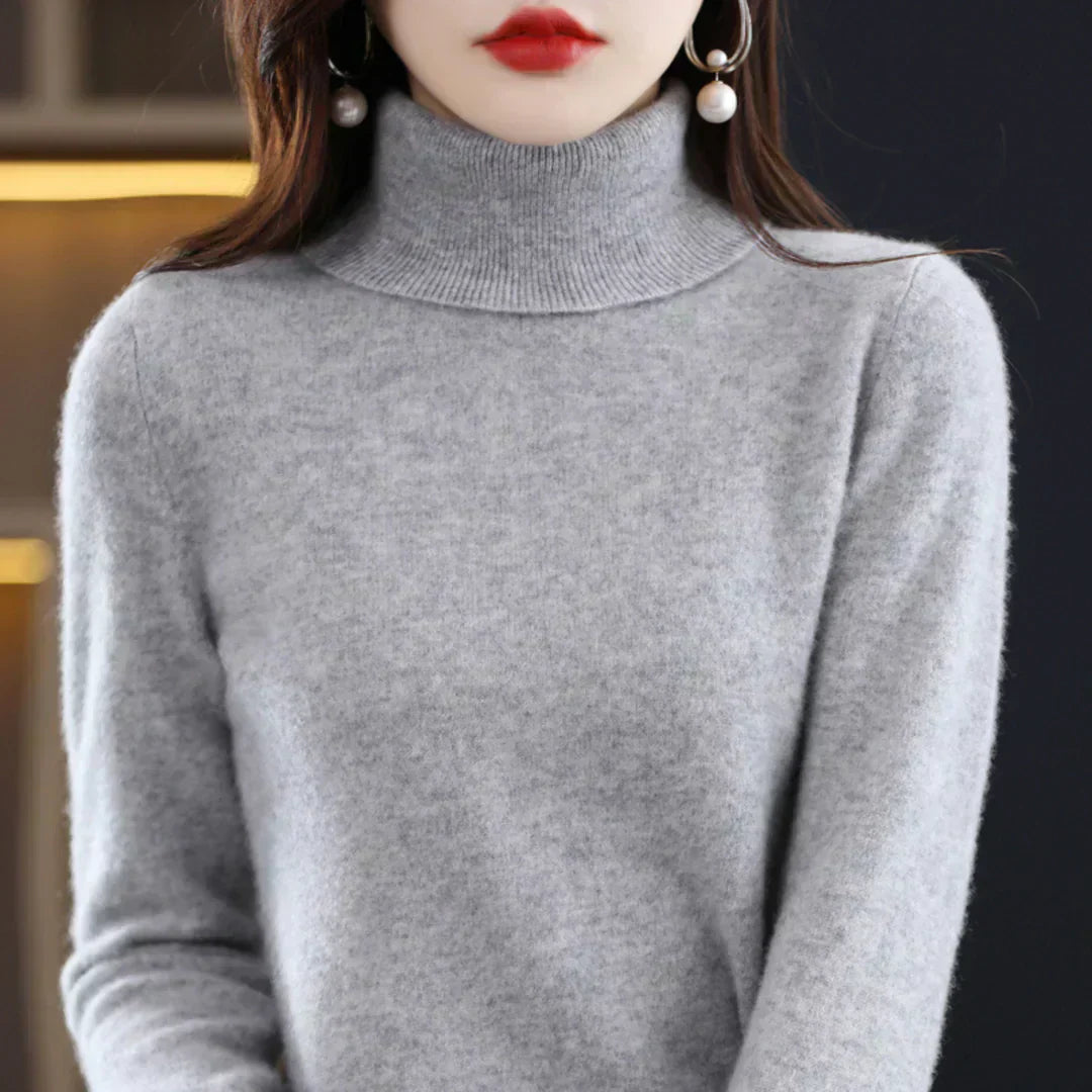 Cashmere turtleneck sweater in a fashionable style