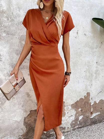 Bo | Chic midi dress with V-neckline