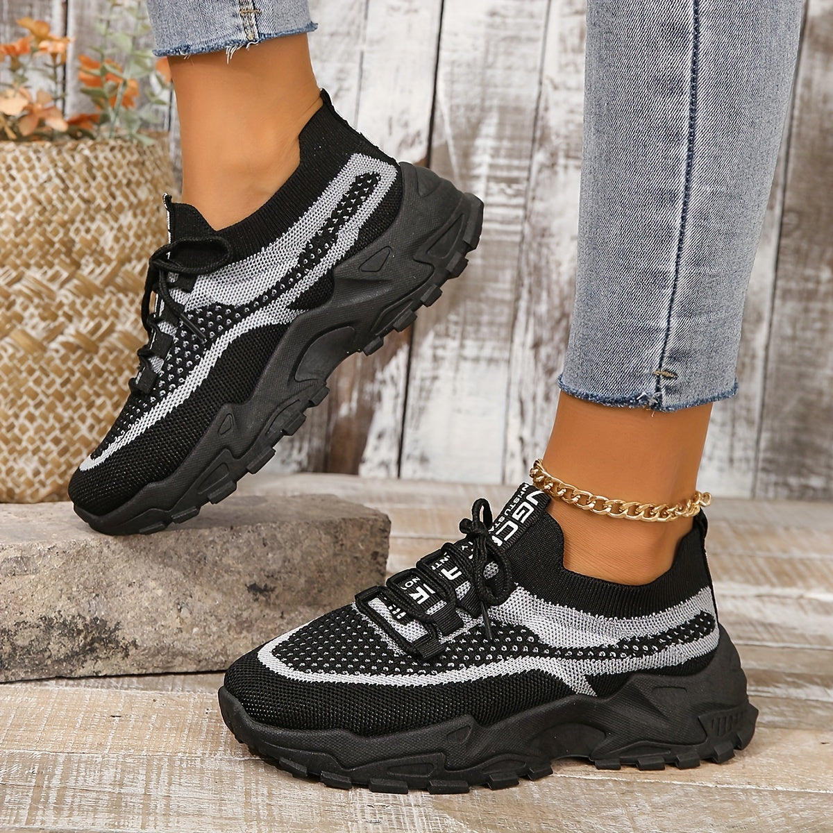 Breathable shoes women made of mesh