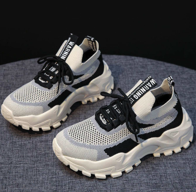 Breathable shoes women made of mesh