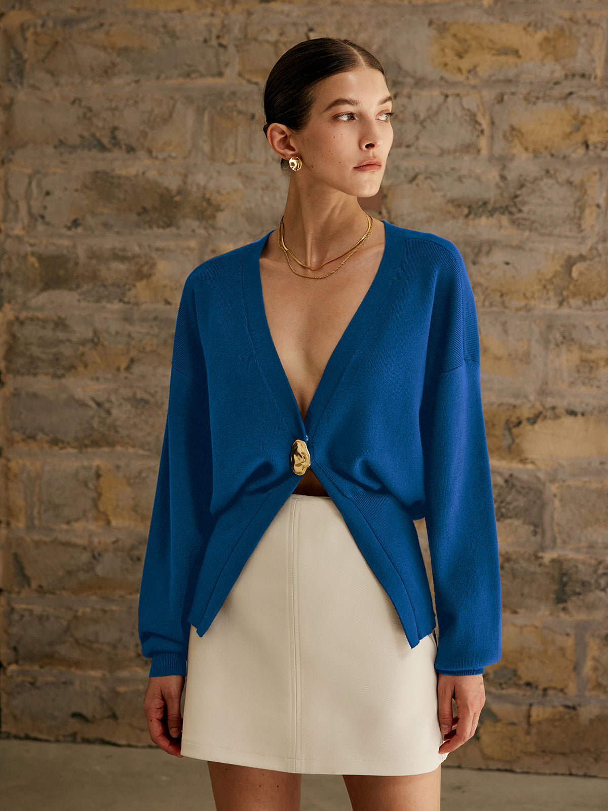 Women's cardigan with deep V-neck | button detail