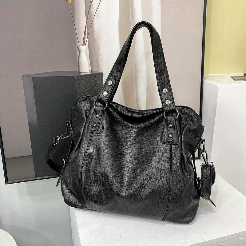 Cecilia: A roomy, fashionable tote bag