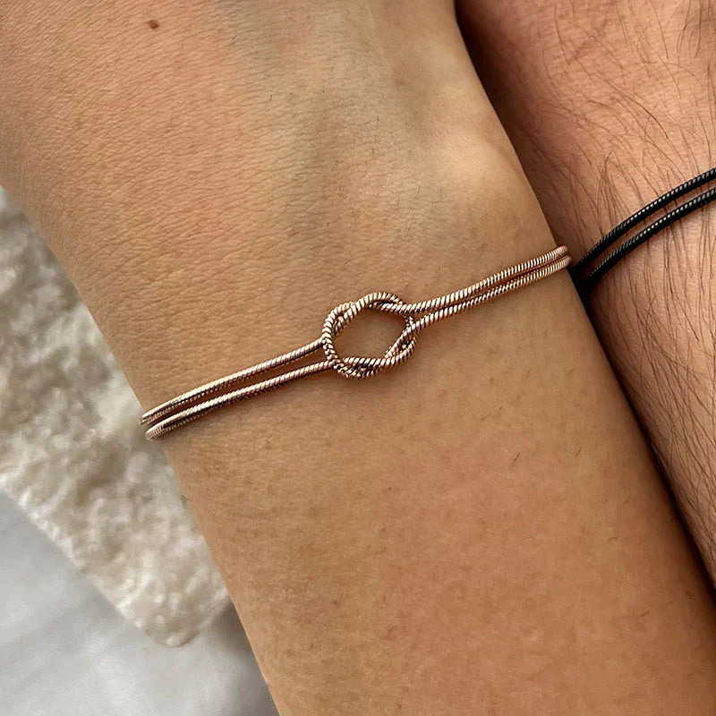 Women's Minimalist Knot Bracelet Elegant and Adjustable