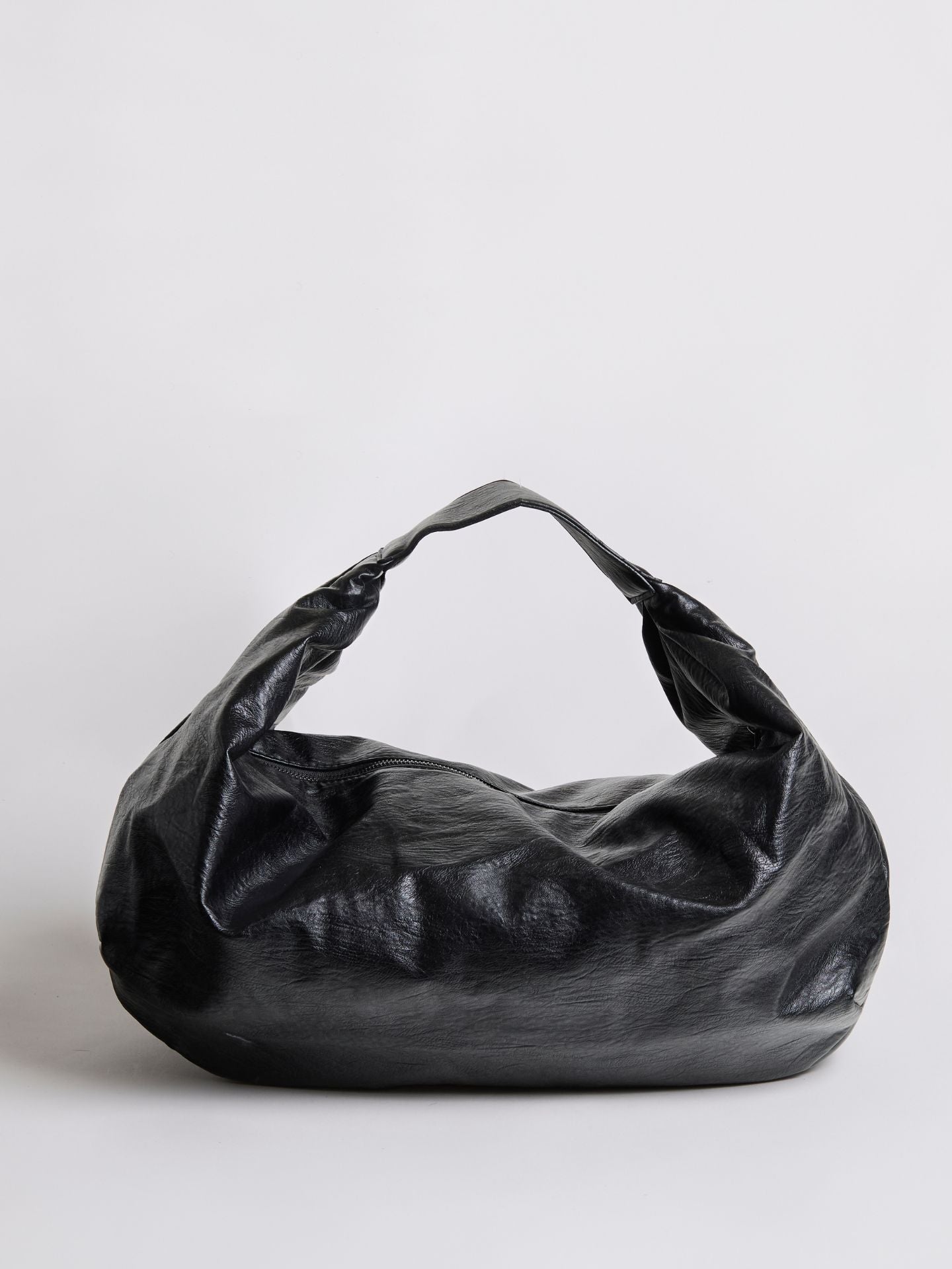 Women's shoulder bag made of vegan leather
