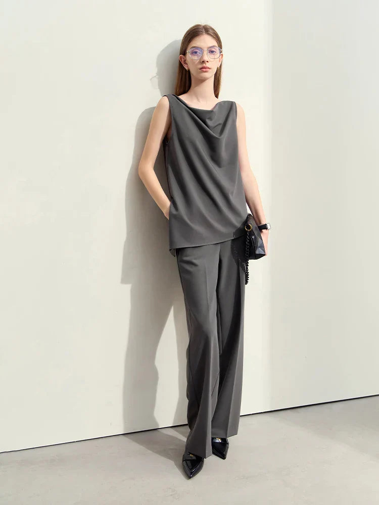 Women's summer outfit with swing collar