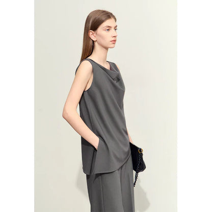 Women's summer outfit with swing collar