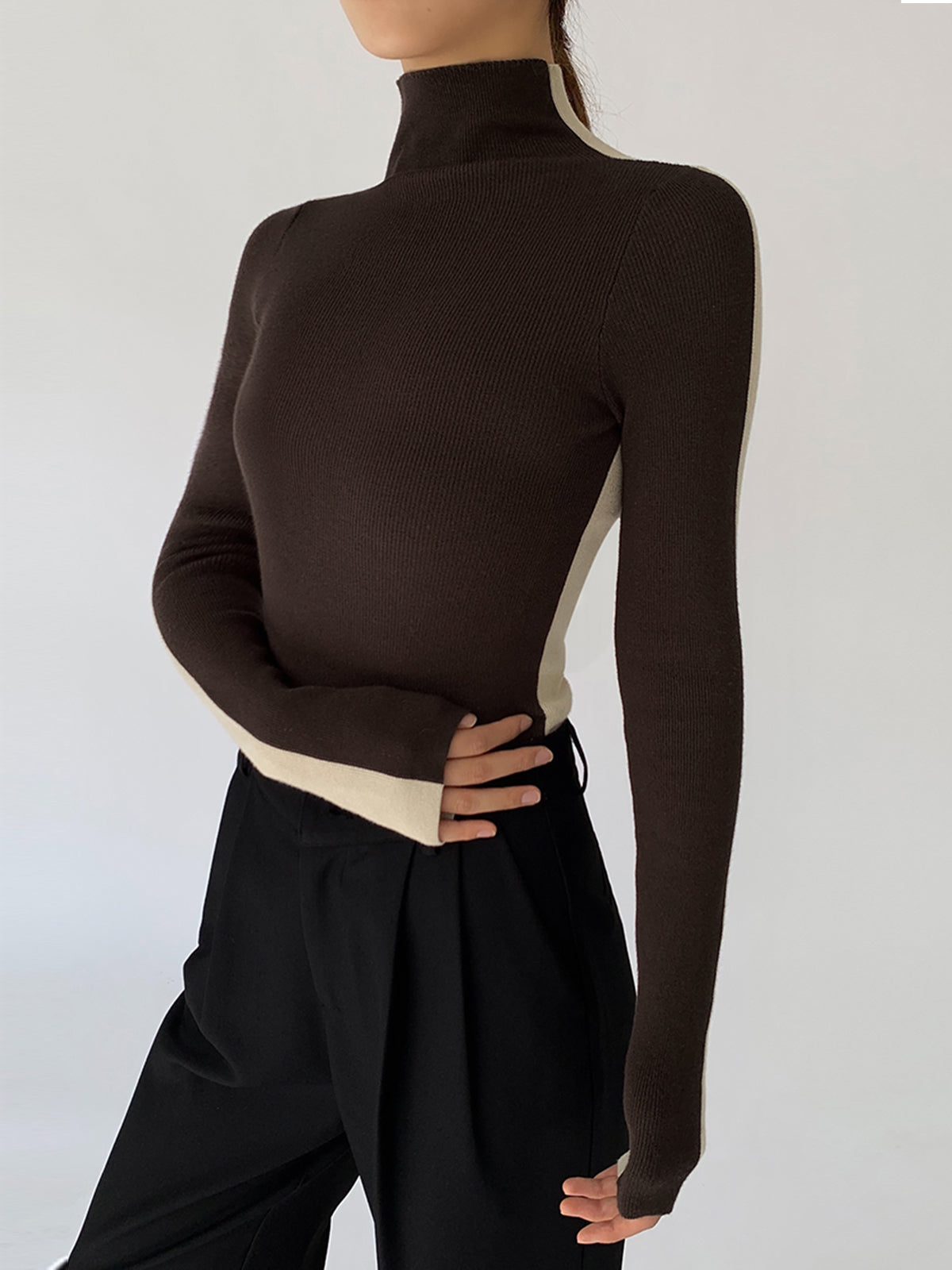 Women's knitted top with long sleeves