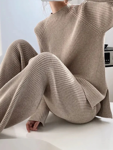 Women's knitting set made of soft rib knit