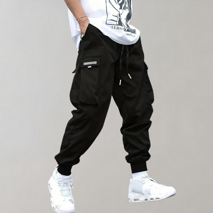 Versatile cargo pants for men with tapered legs
