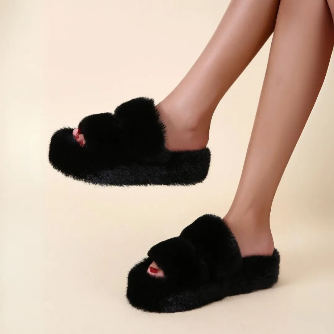 Women's slippers with padded sole