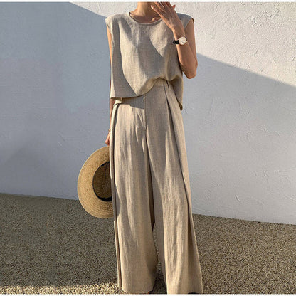 Wide-leg linen trousers and an o-neck top