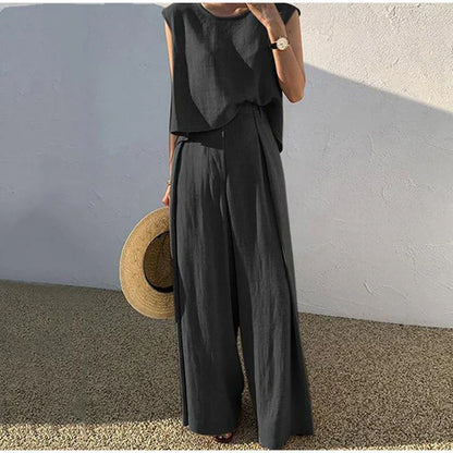 Wide-leg linen trousers and an o-neck top