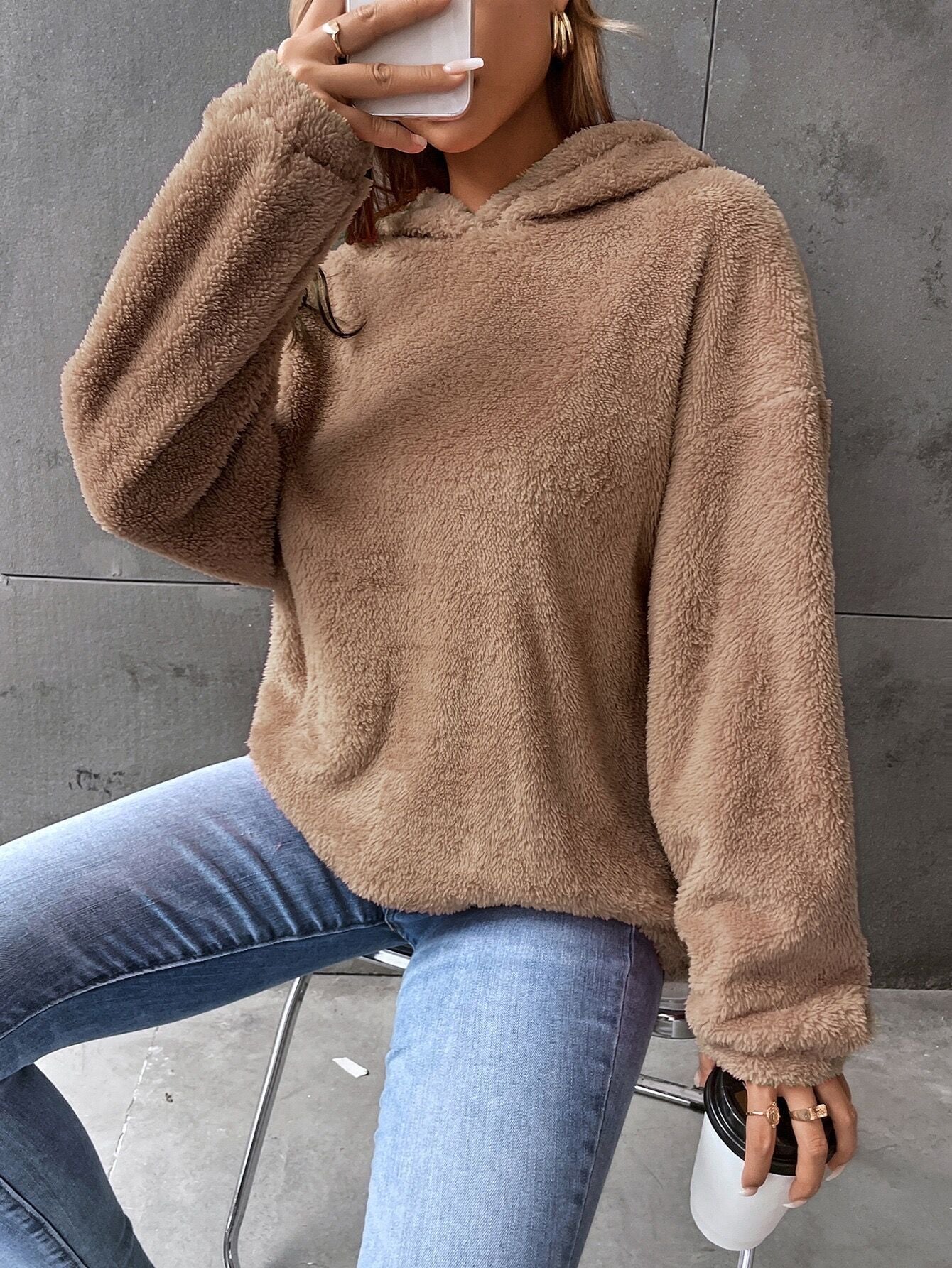 Women's hooded sweatshirt - Fleece sweater - Short model - Relaxed fit - Long sleeves