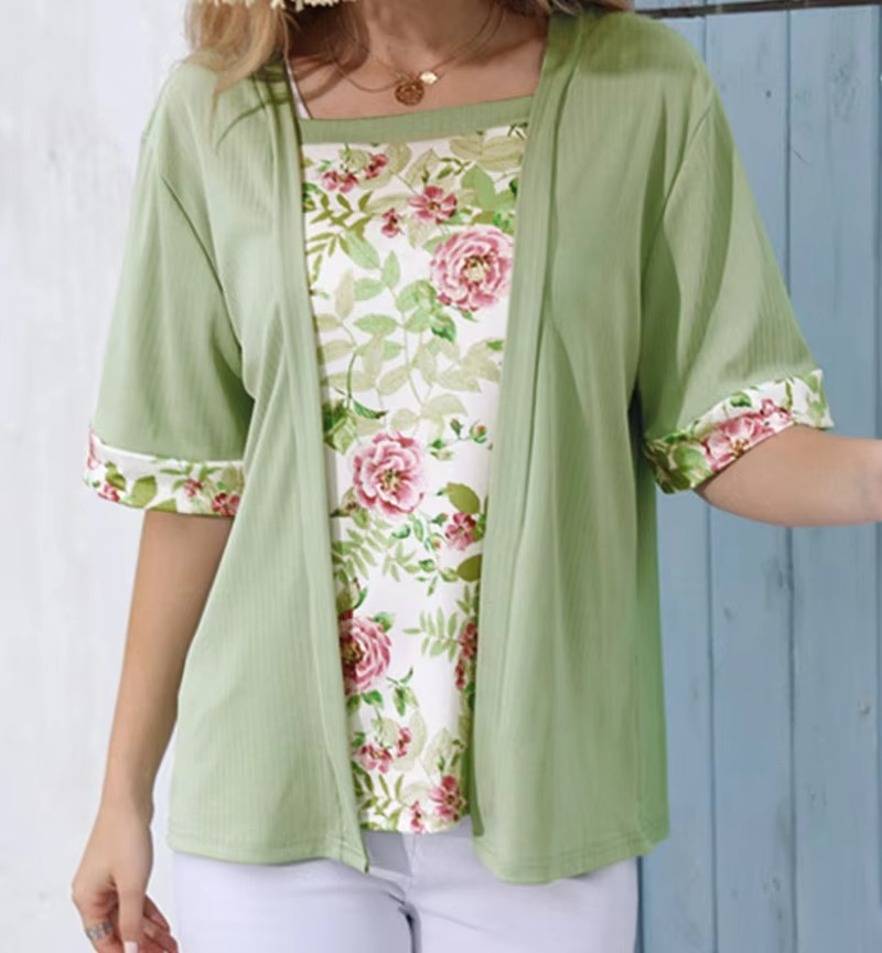 Carlotta | Fashionable Women's T-Shirt with Print and Elegant Square Collar