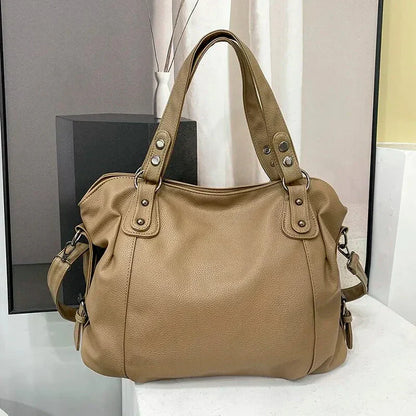 Cecilia: A roomy, fashionable tote bag