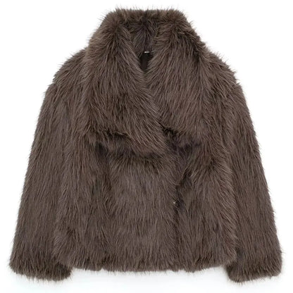 Aquille: A fashionable all-season coat for women