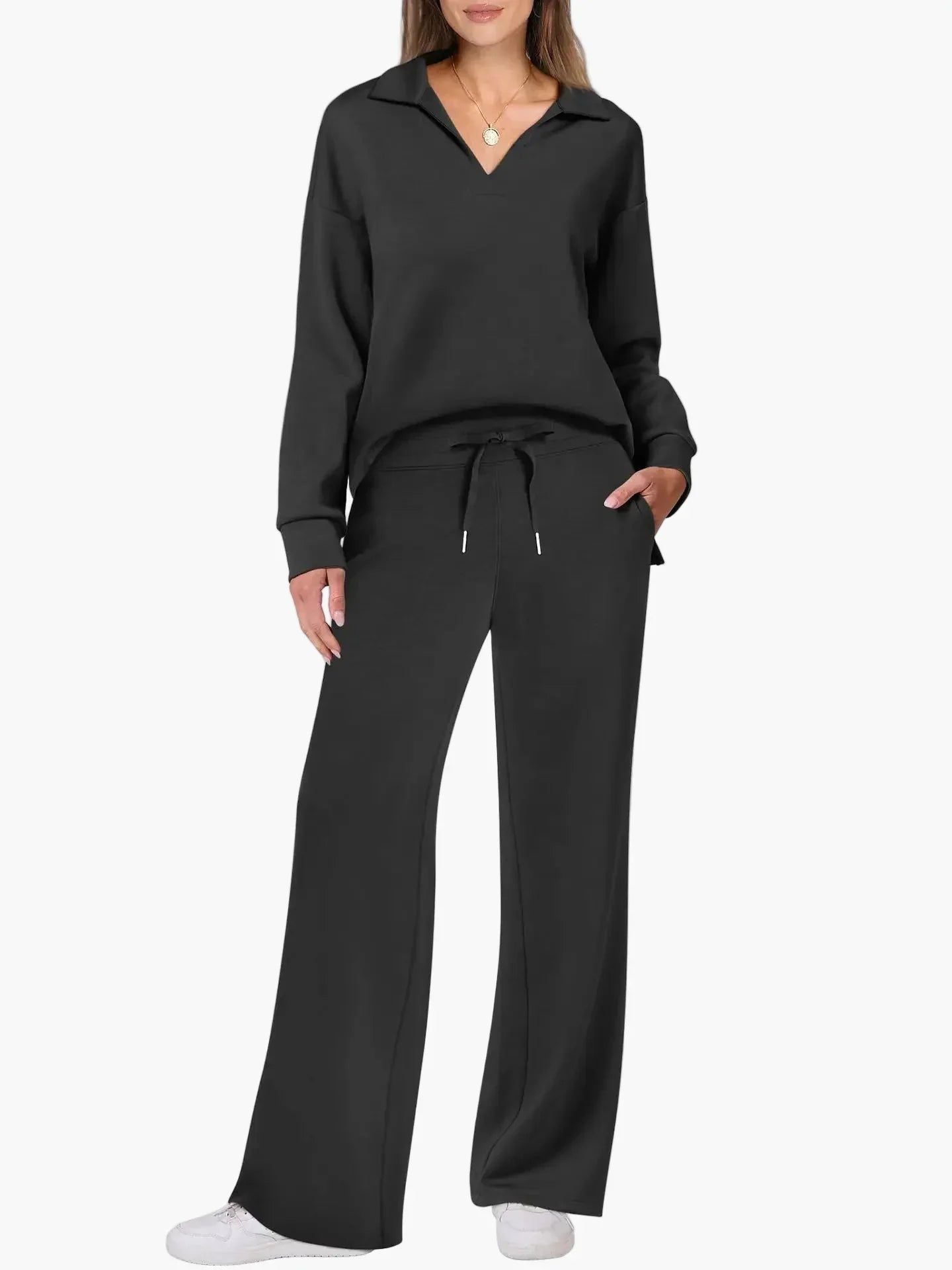 Women's leisure set with wide leg and V-neck – Comfortable loungewear outfit for everyday & travel