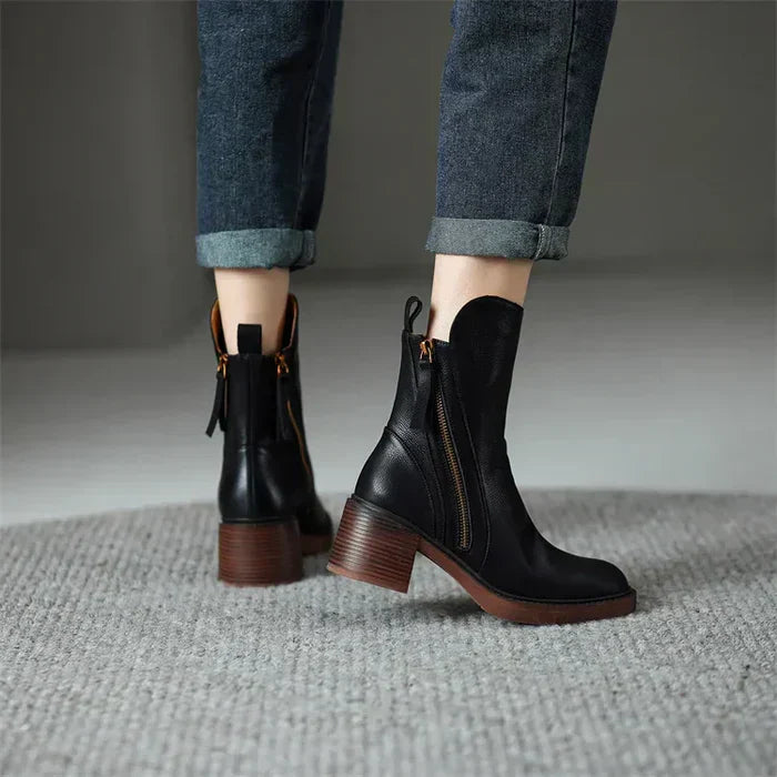 Ankle boots in leather by Grazia