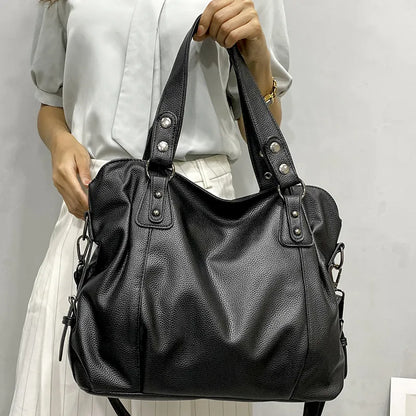 Cecilia: A roomy, fashionable tote bag