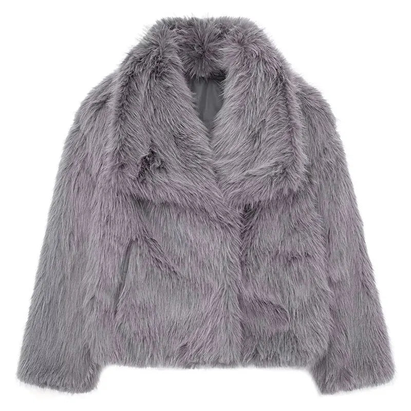 Aquille: A fashionable all-season coat for women