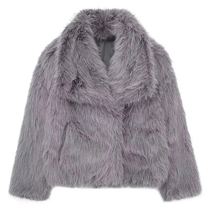 Aquille: A fashionable all-season coat for women
