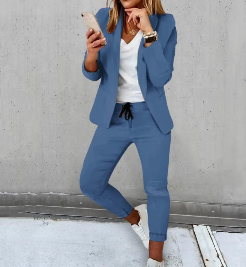 Valor | Fitted blazer and comfortable drawstring pants