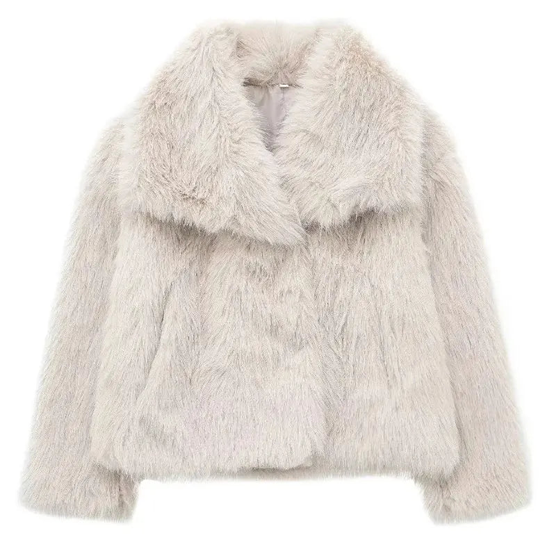 Aquille: A fashionable all-season coat for women