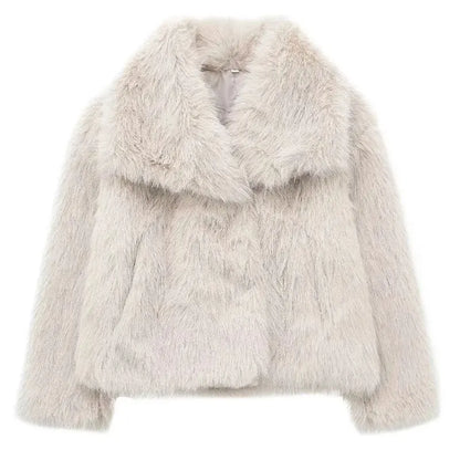 Aquille: A fashionable all-season coat for women
