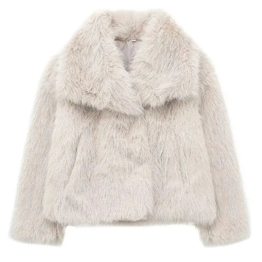 Aquille: A fashionable all-season coat for women