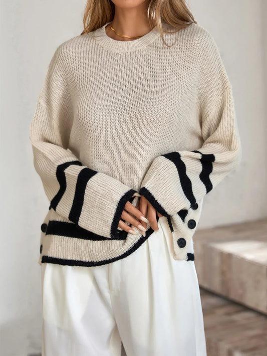 Women's knitted sweater with color contrast