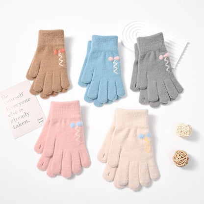 Warm touchscreen gloves for women