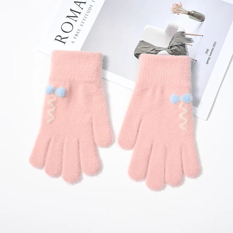 Warm touchscreen gloves for women