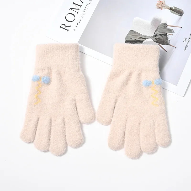 Warm touchscreen gloves for women