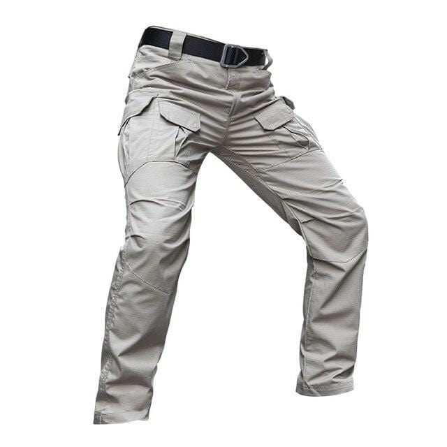 Waterproof pants with practical pockets