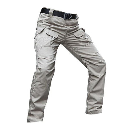 Waterproof pants with practical pockets