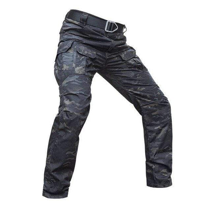 Waterproof pants with practical pockets
