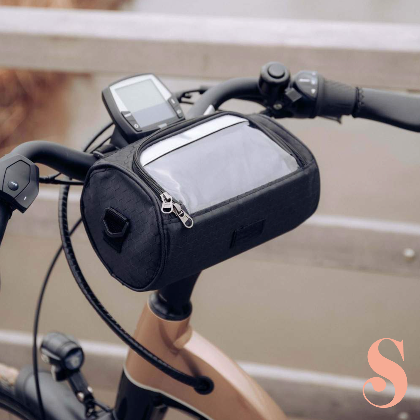 Waterproof bike bag with touch screen - water-resistant and multifunctional for safe cycling