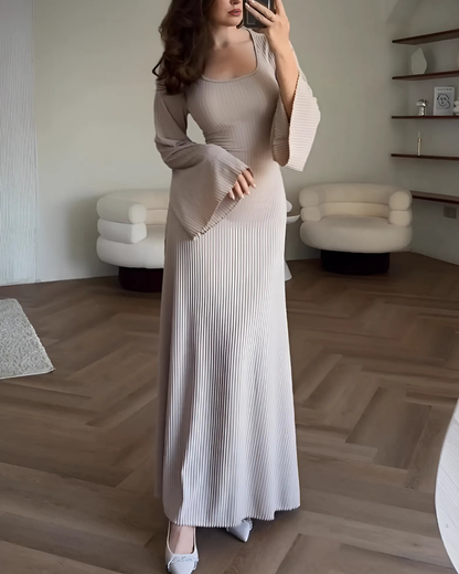 Women's Elegant Fitted Maxi Dress with Wide Long Sleeves