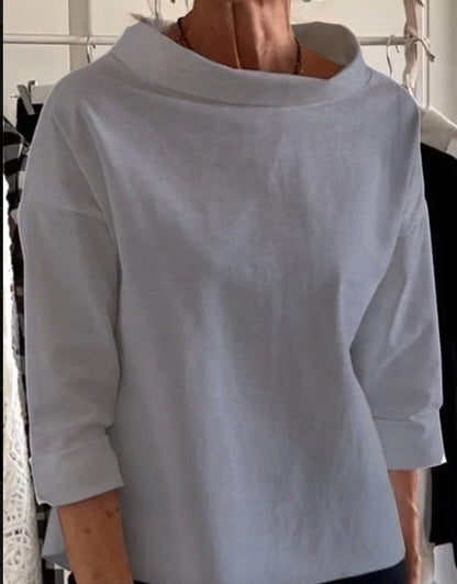 Women's top with loose fit and wide collar