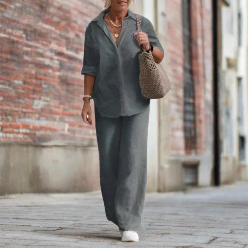Chic Britta two-piece women's outfit, versatile for any occasion